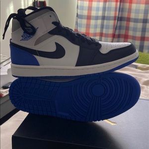 Jordan 1 mid